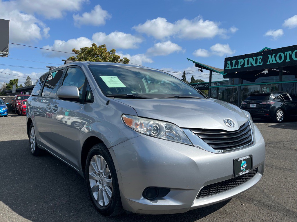 2012 Toyota Sienna Image 5