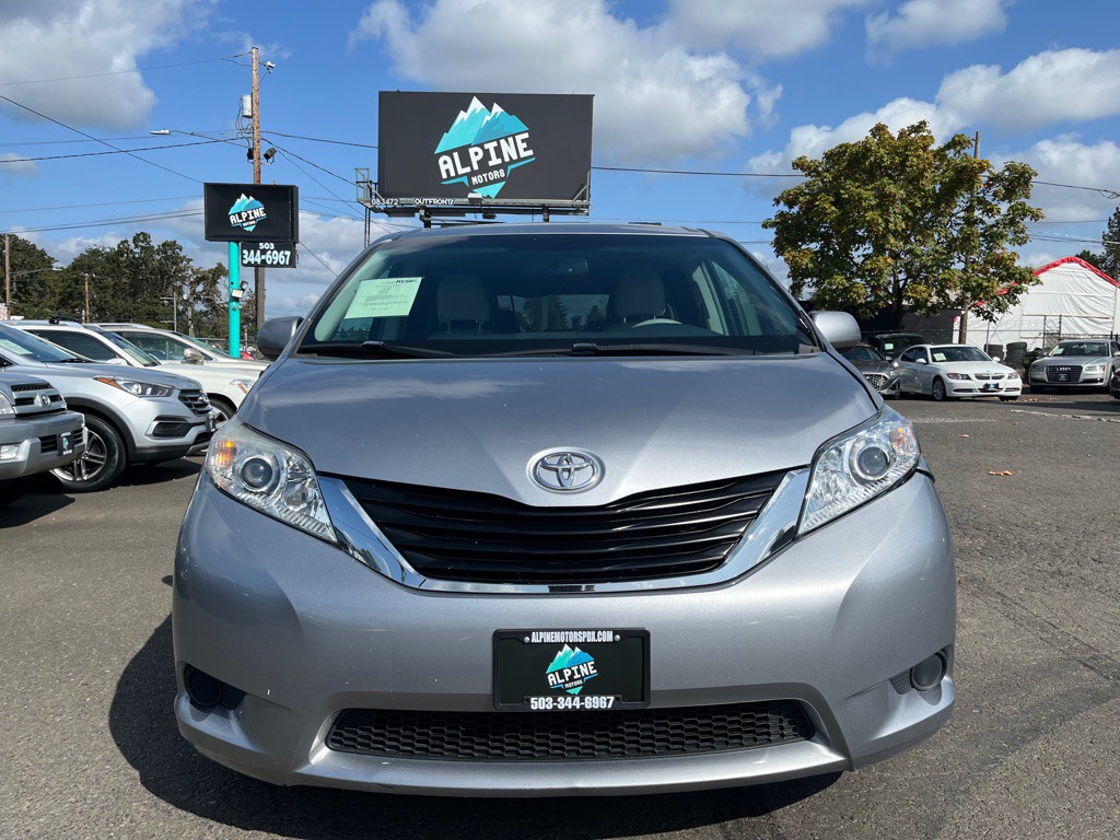2012 Toyota Sienna Image 6