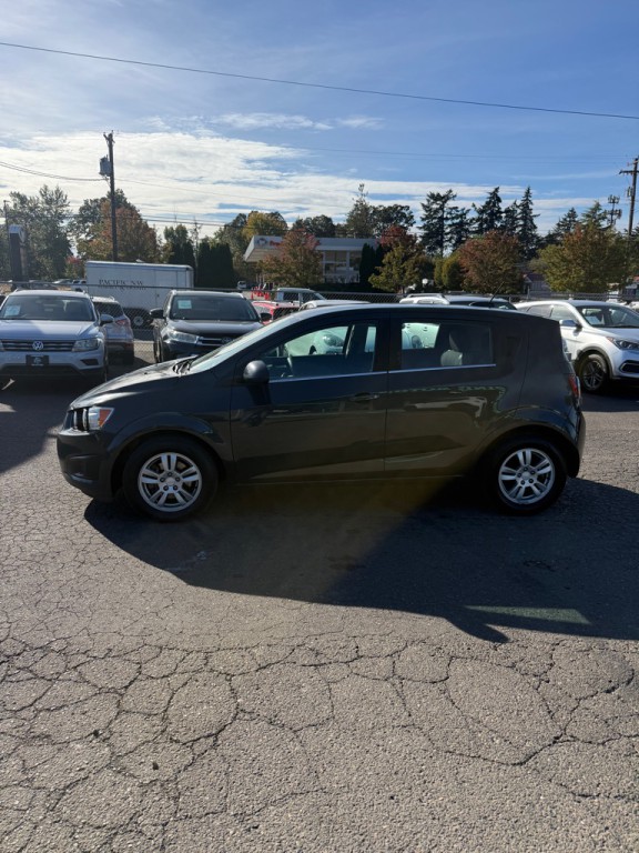 2015 Chevrolet Sonic Image 2