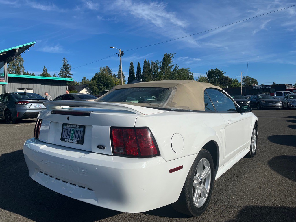 2000 Ford Mustang Image 4