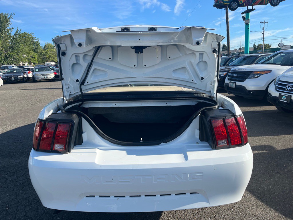 2000 Ford Mustang Image 8