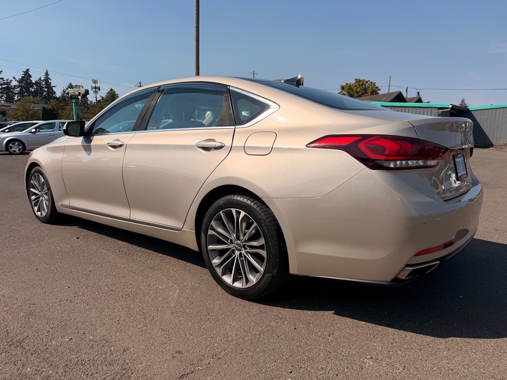 2015 Hyundai Genesis Image 2