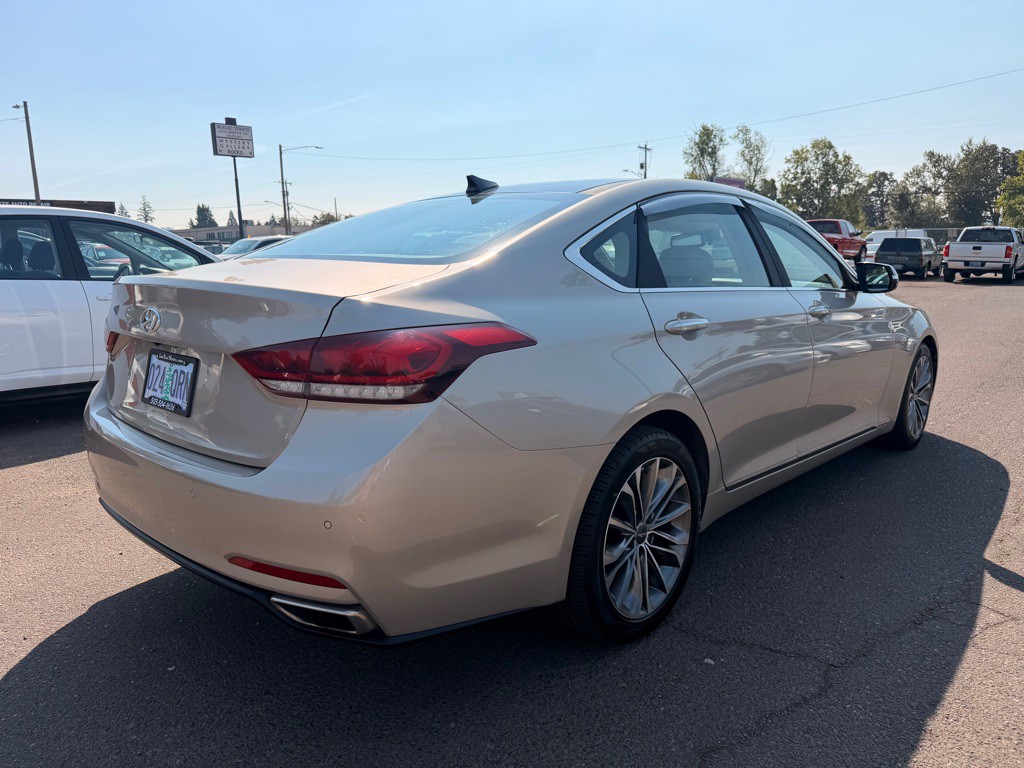 2015 Hyundai Genesis Image 3