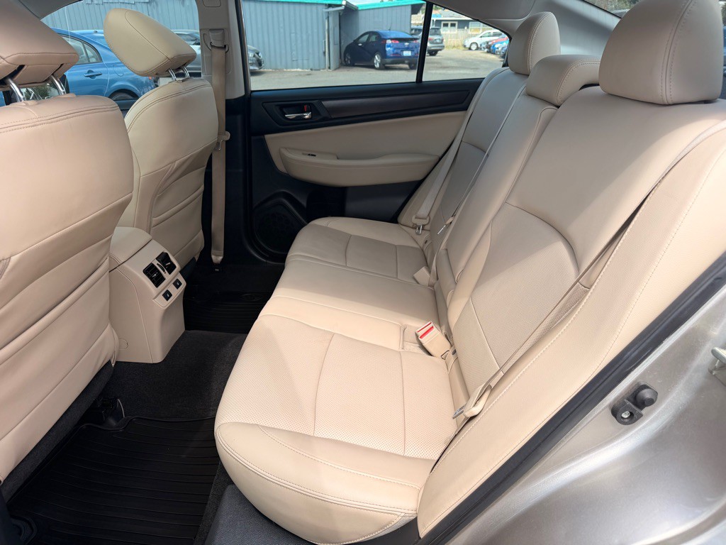 2015 Subaru Legacy Image 6