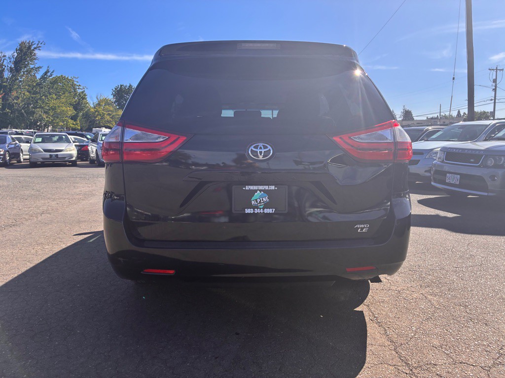 2015 Toyota Sienna Image 3