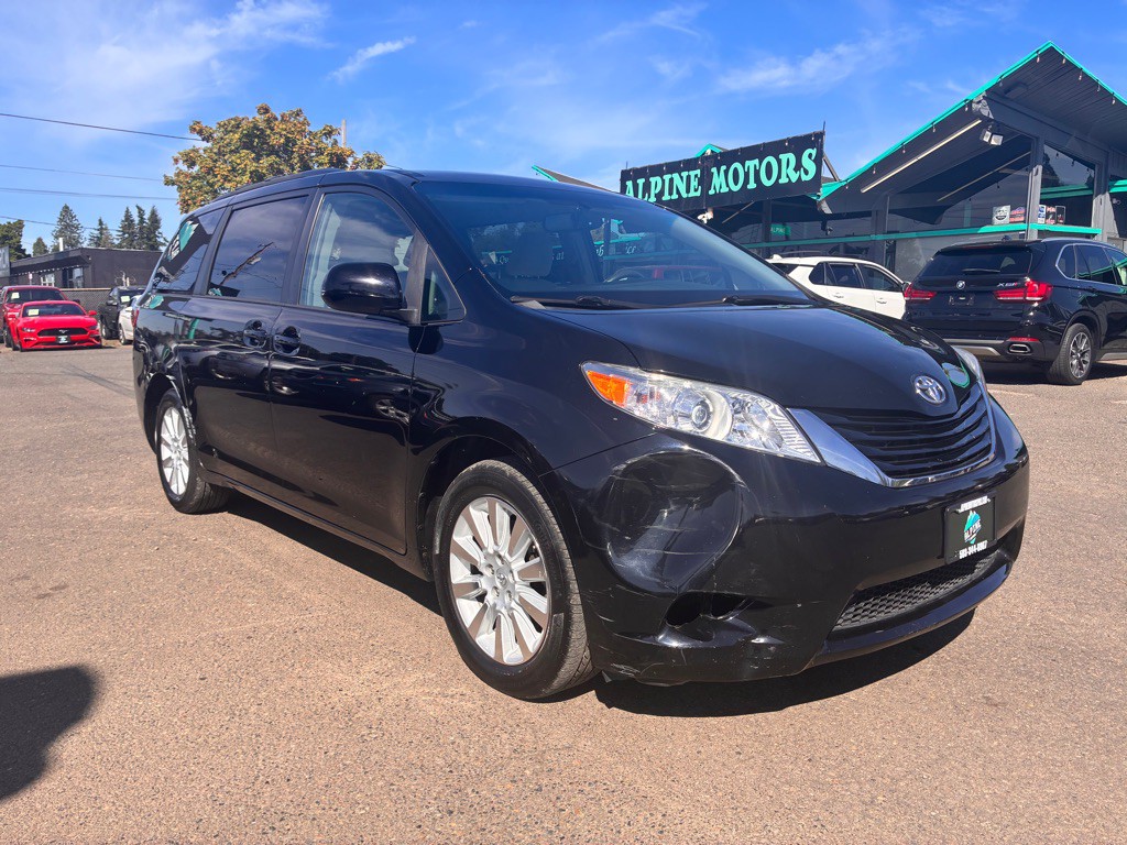 2015 Toyota Sienna Image 5