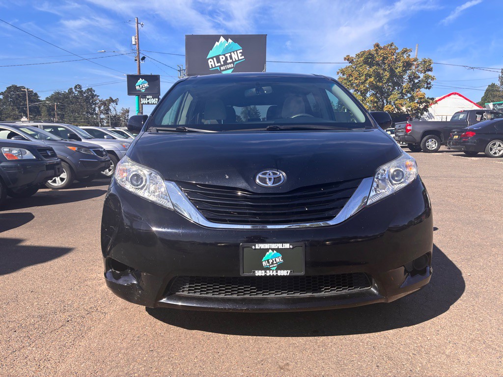 2015 Toyota Sienna Image 6