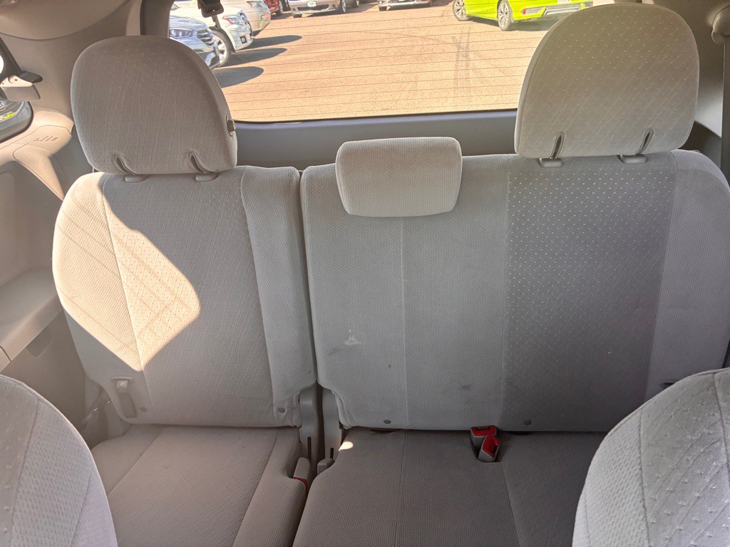 2015 Toyota Sienna Image 10