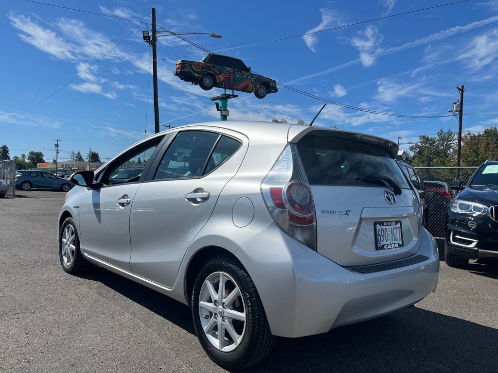 2012 Toyota Prius Image 2