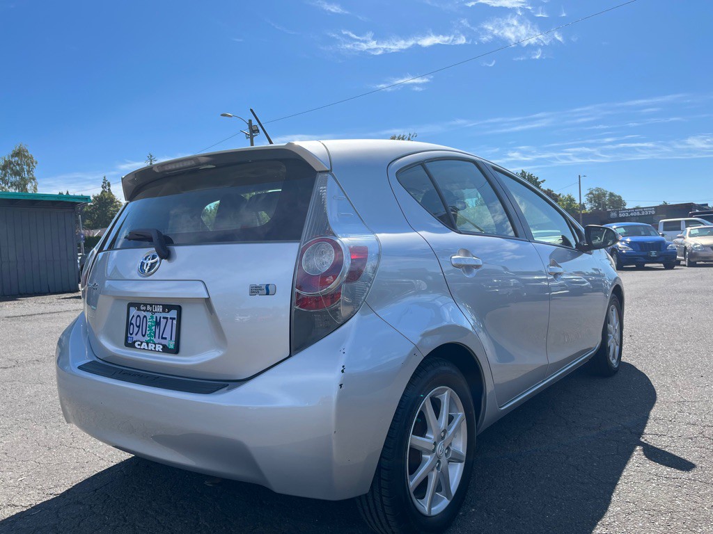 2012 Toyota Prius Image 4