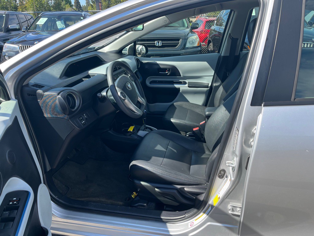 2012 Toyota Prius Image 7