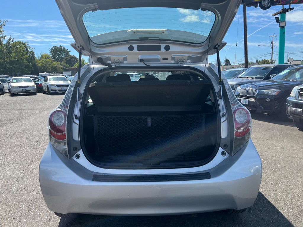 2012 Toyota Prius Image 9