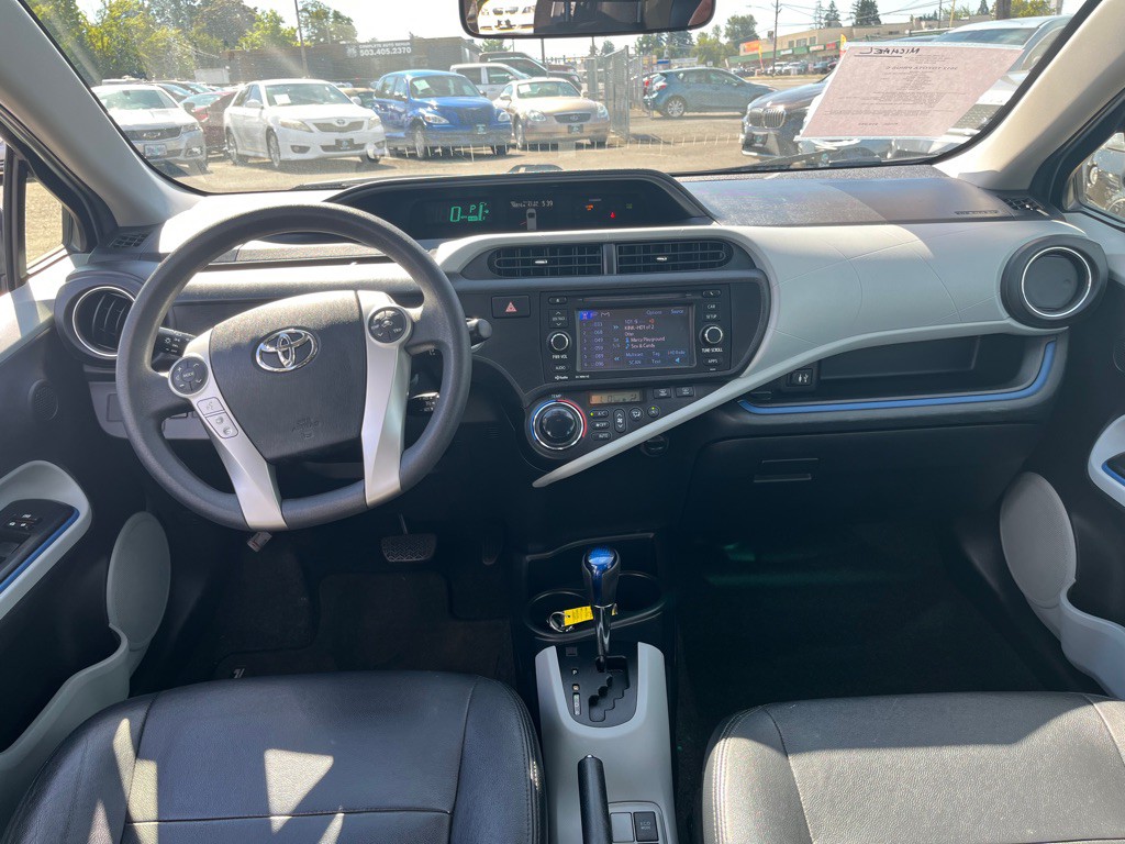 2012 Toyota Prius Image 10