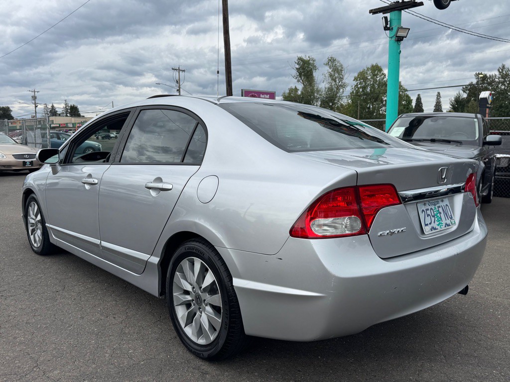 2011 Honda Civic Image 2