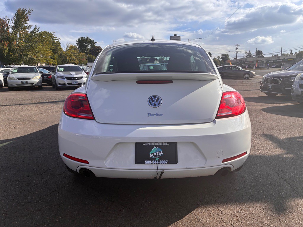 2012 Volkswagen Beetle Image 3