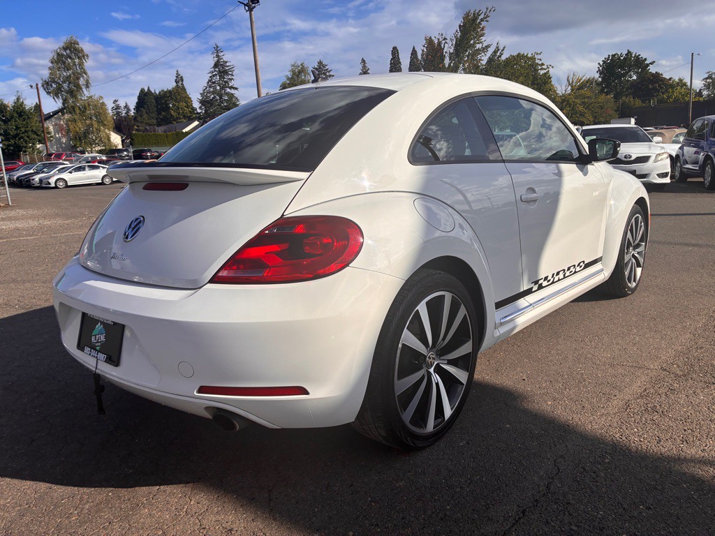 2012 Volkswagen Beetle Image 4