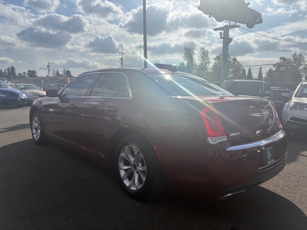 2016 Chrysler 300 Image 2