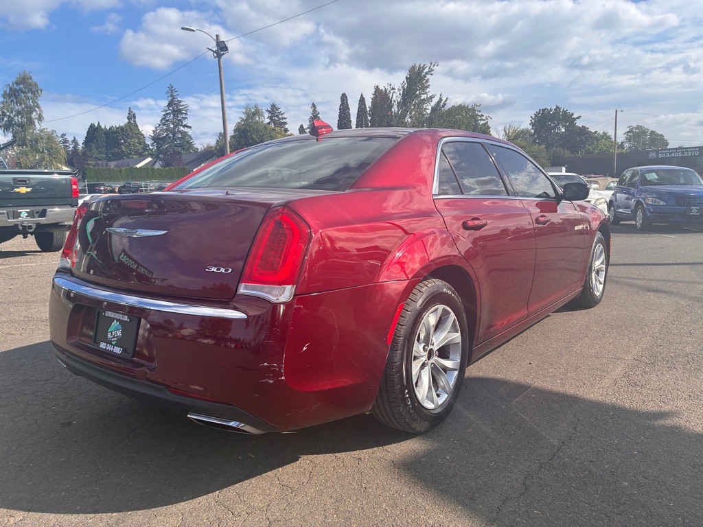 2016 Chrysler 300 Image 4