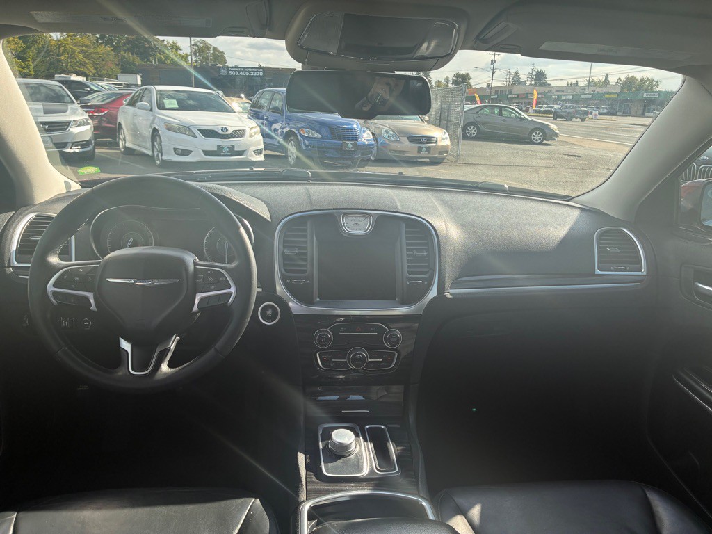 2016 Chrysler 300 Image 7