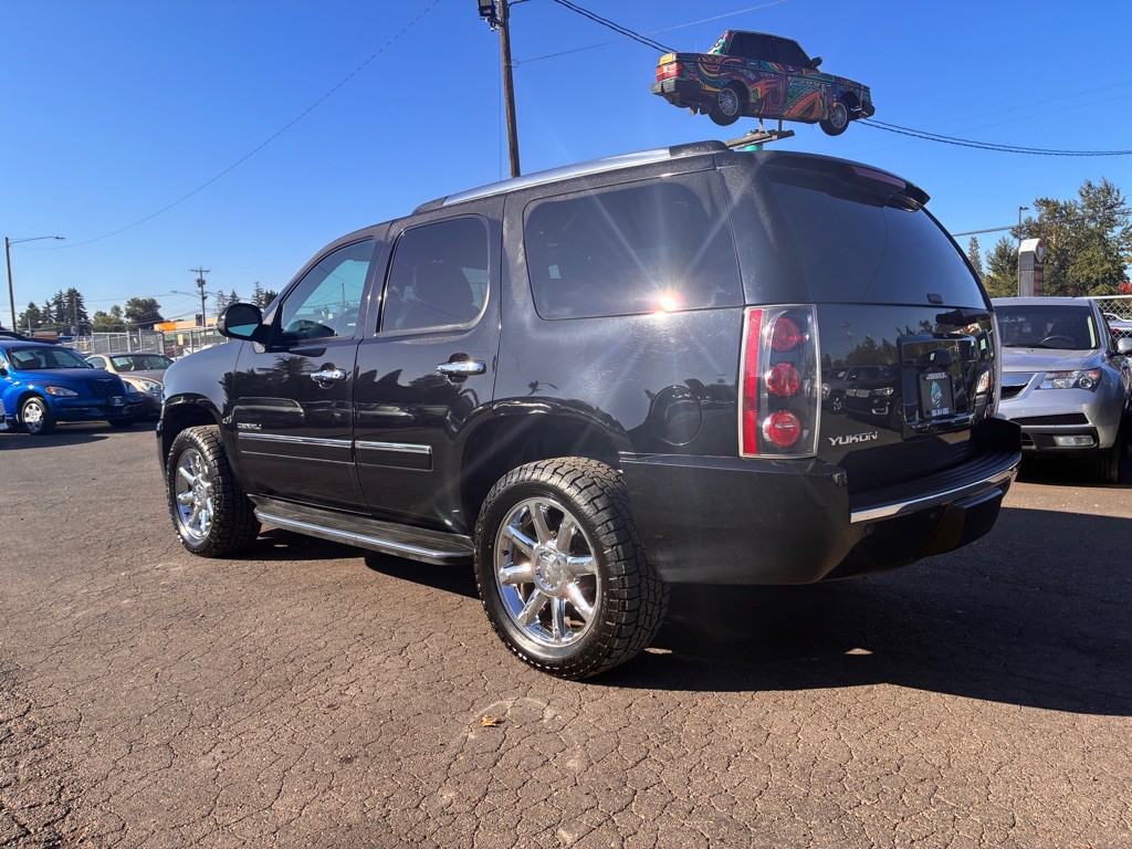 2013 GMC Yukon Image 2