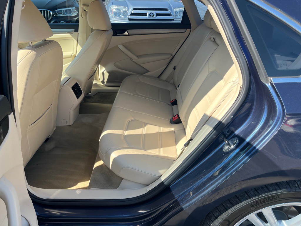 2014 Volkswagen Passat Image 8