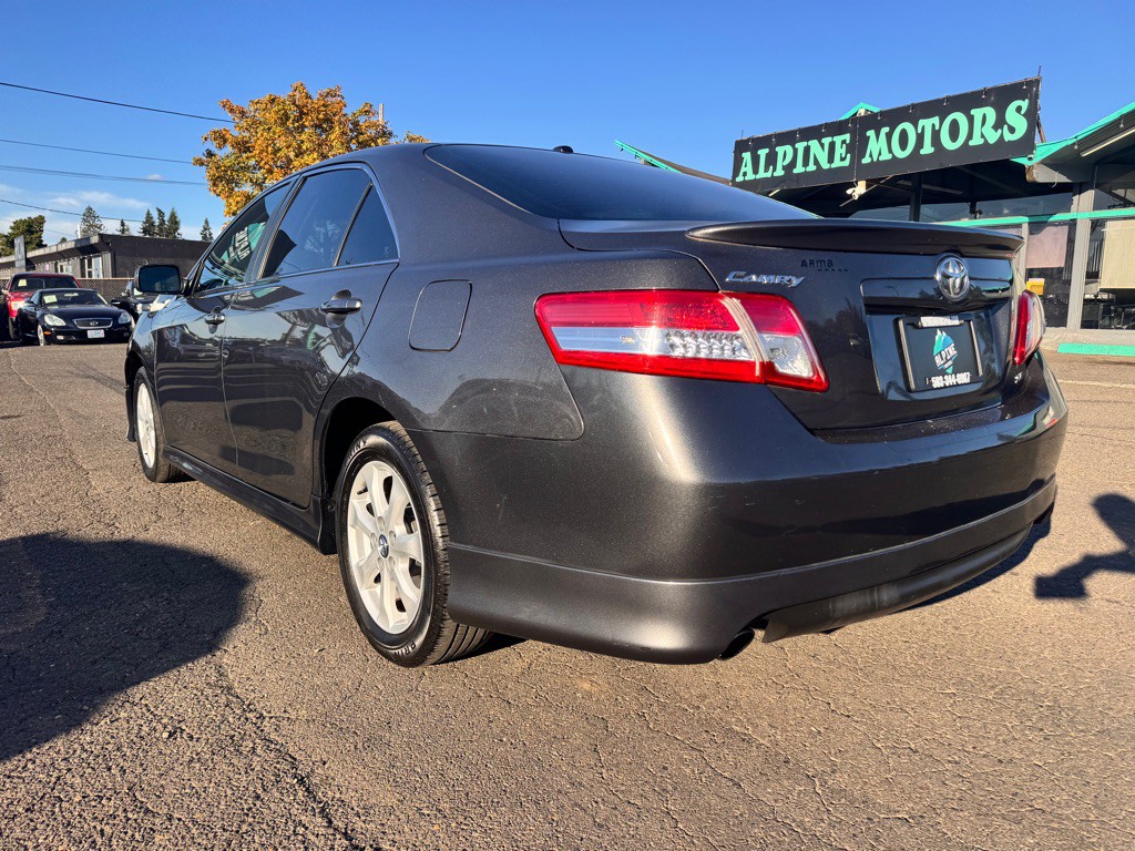 2011 Toyota Camry Image 3