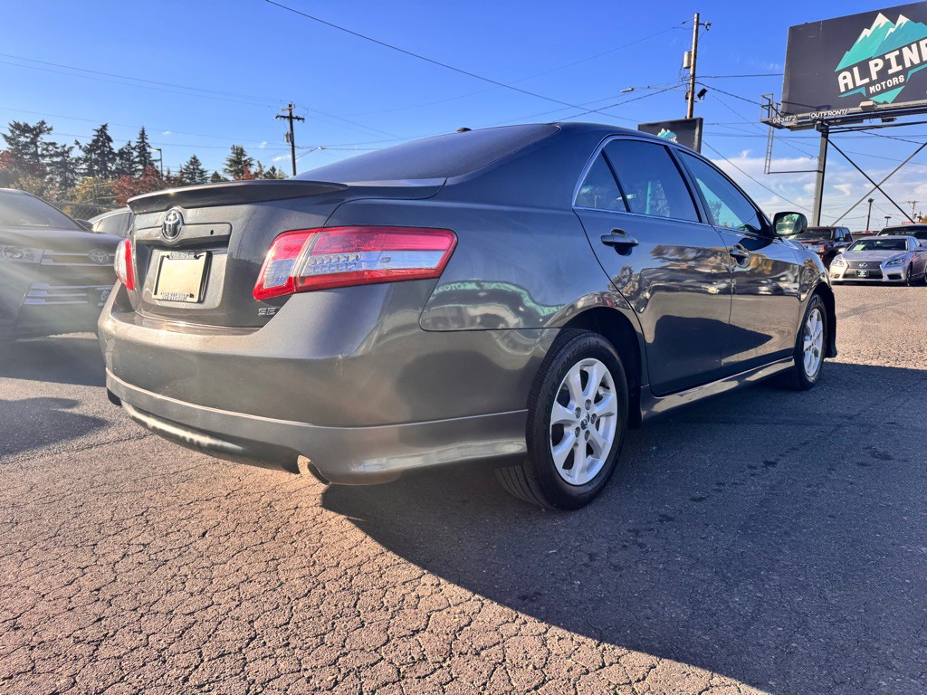 2011 Toyota Camry Image 5