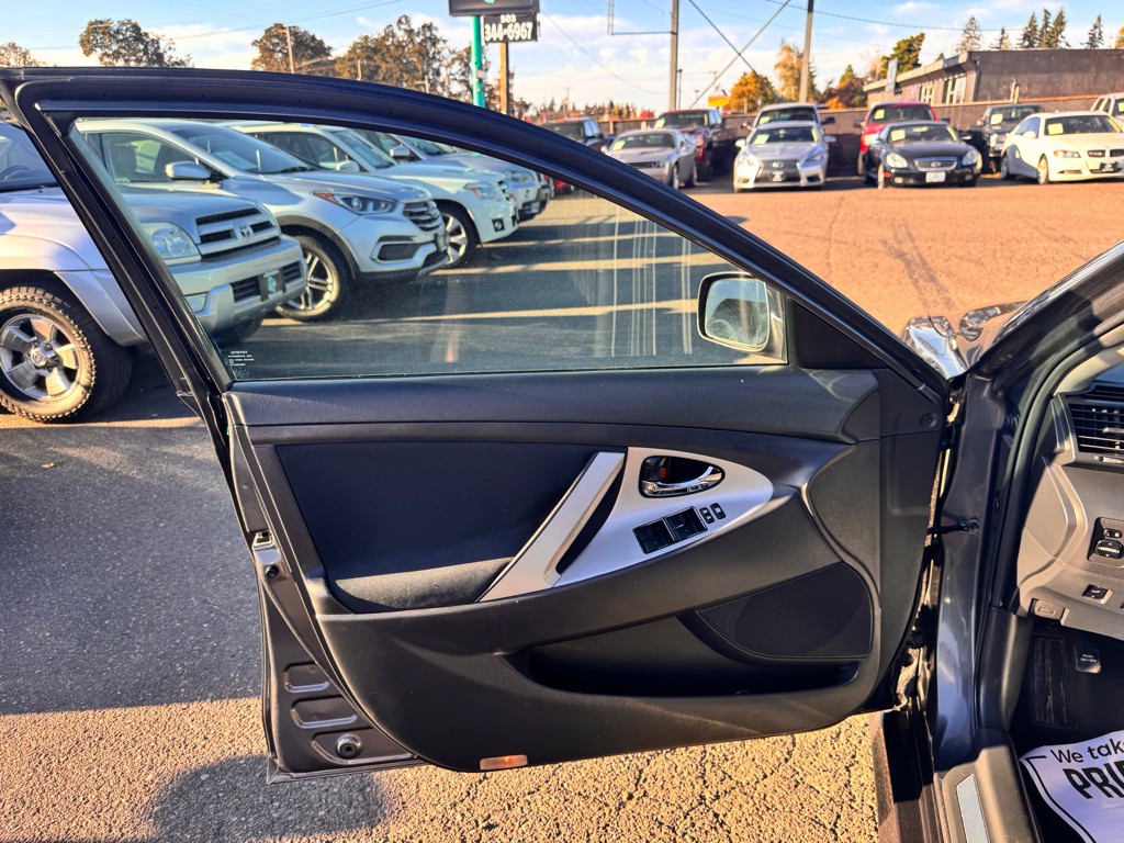 2011 Toyota Camry Image 8