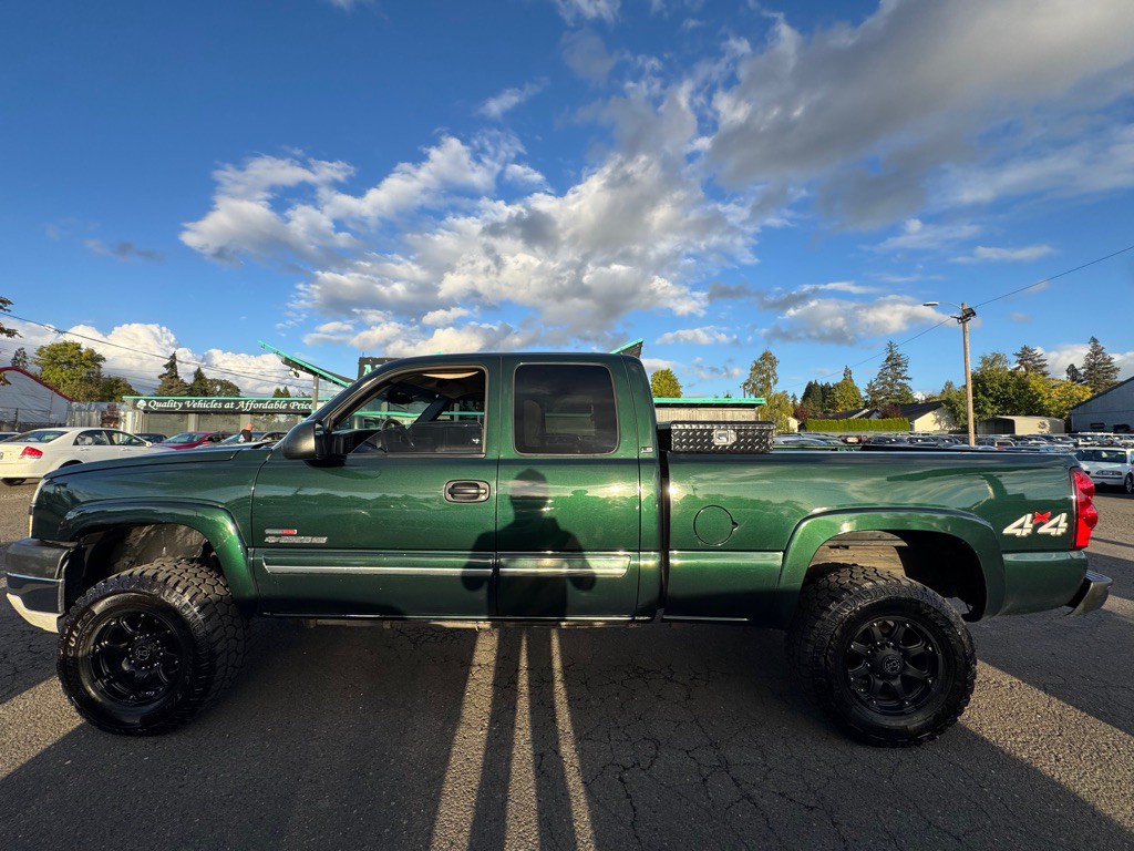 2003 Chevrolet Silverado 1500 Image 2
