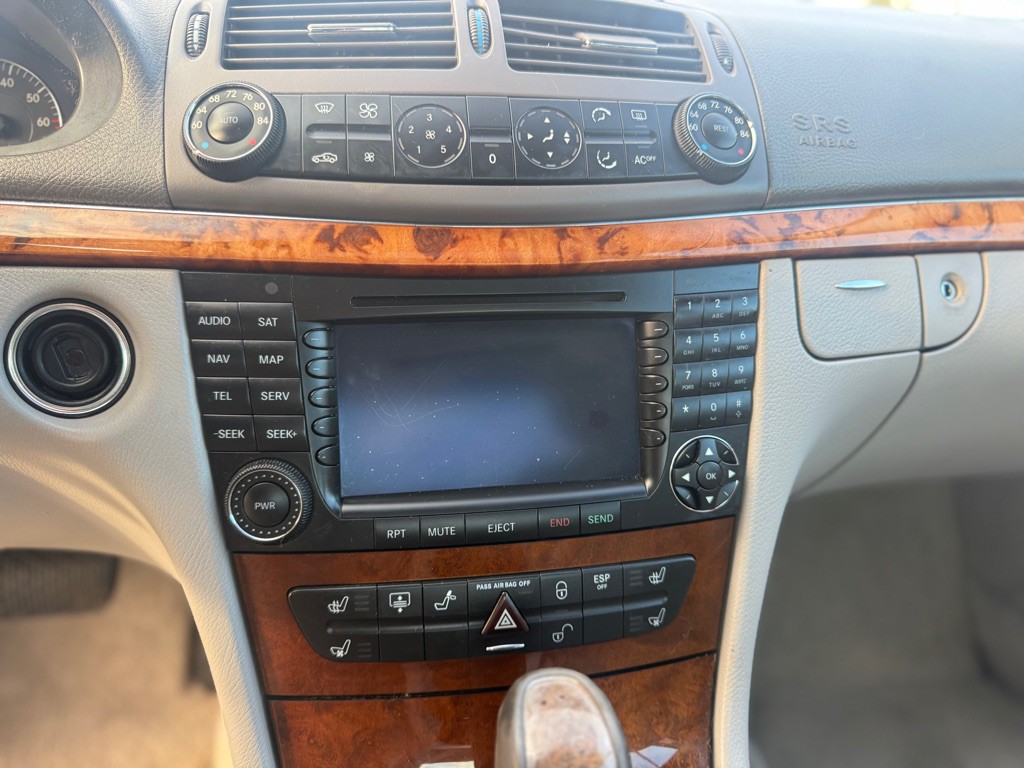 2004 Mercedes-Benz E-Class Image 12