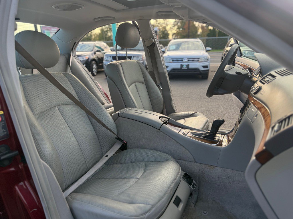 2004 Mercedes-Benz E-Class Image 18