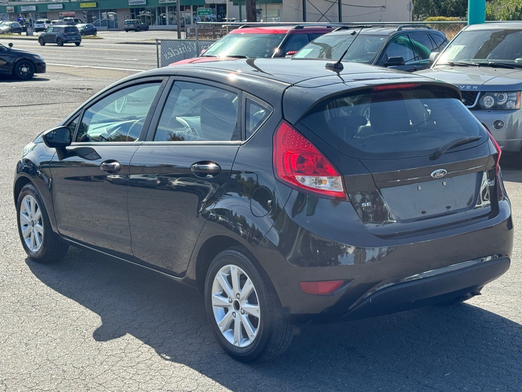 2011 Ford Fiesta Image 2