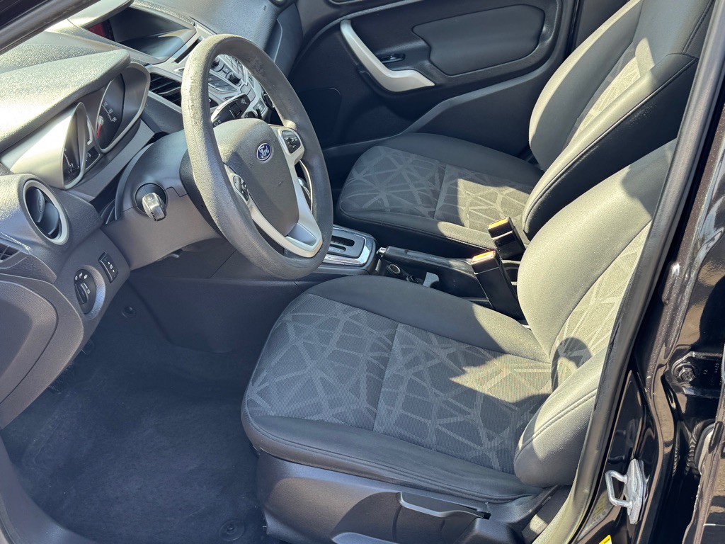 2011 Ford Fiesta Image 8
