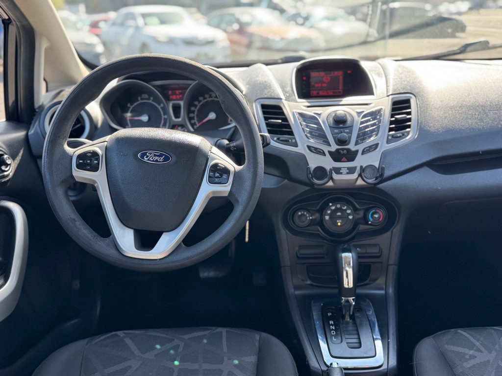 2011 Ford Fiesta Image 10