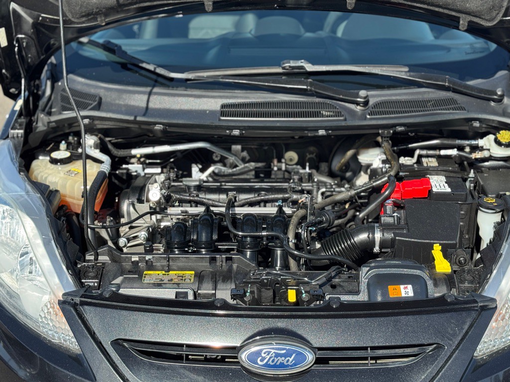 2011 Ford Fiesta Image 15