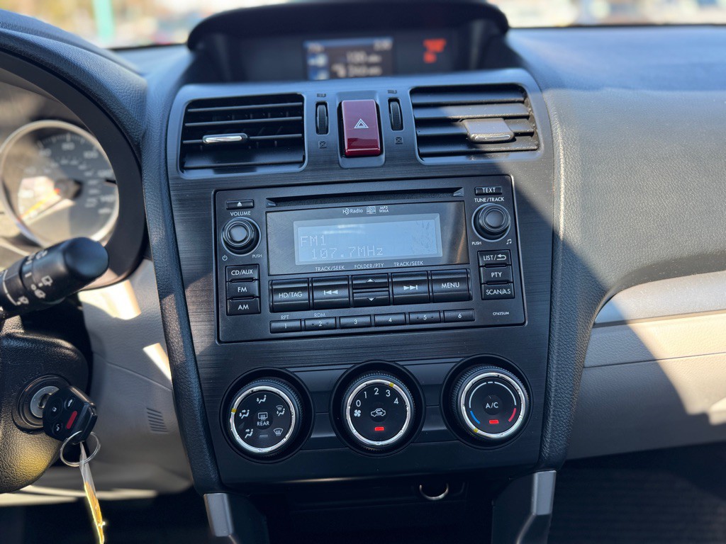 2014 Subaru Forester Image 12