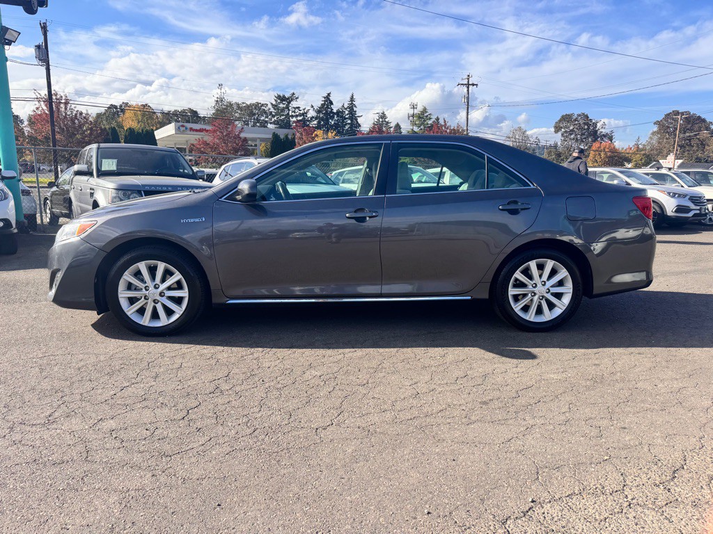 2014 Toyota Camry Image 2