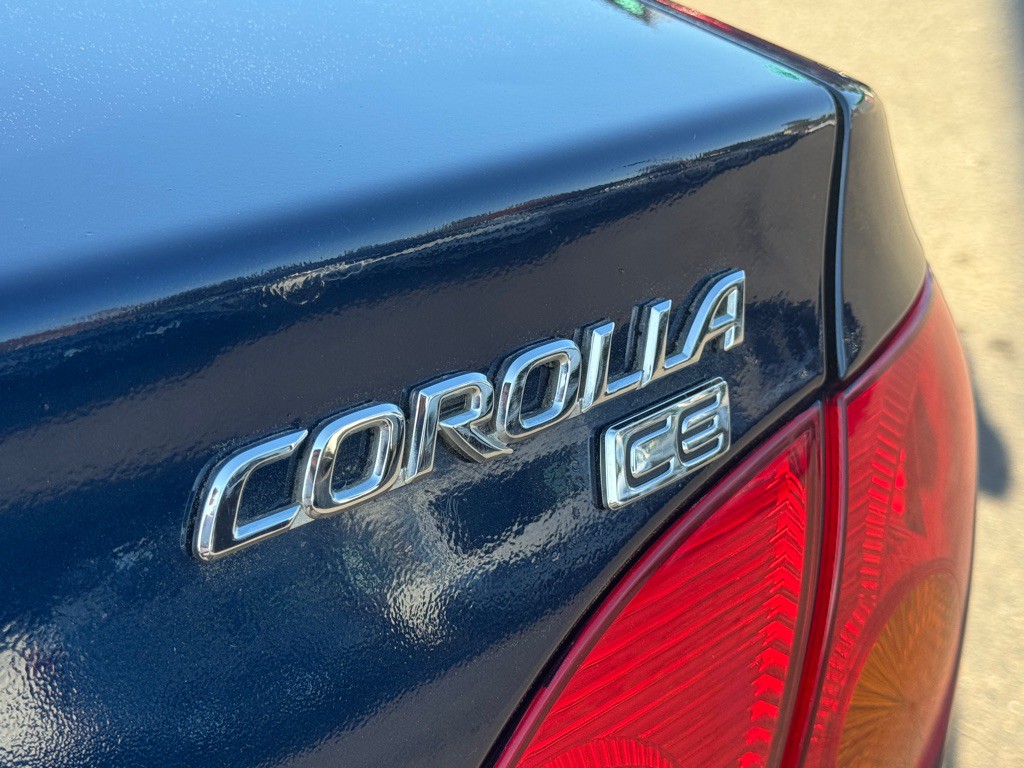 2004 Toyota Corolla Image 8
