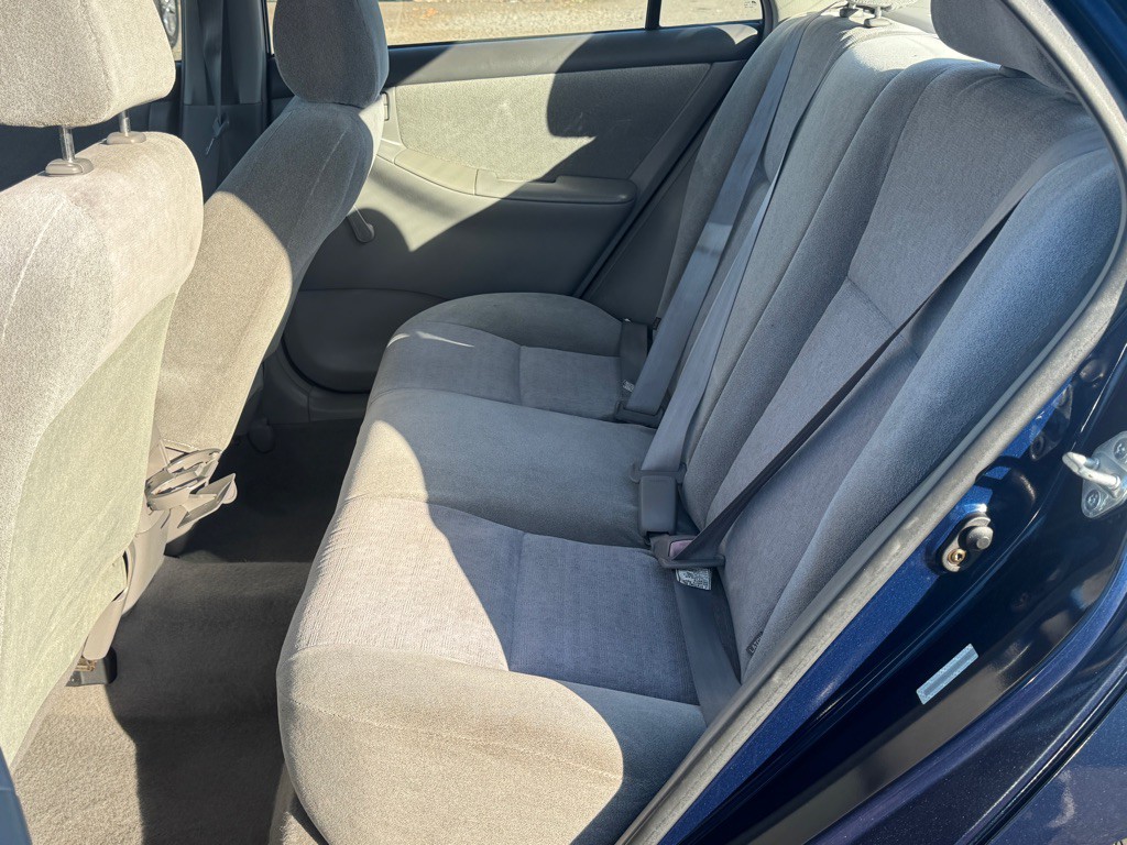 2004 Toyota Corolla Image 10