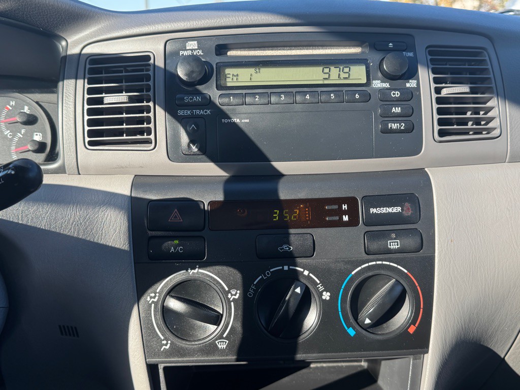 2004 Toyota Corolla Image 12