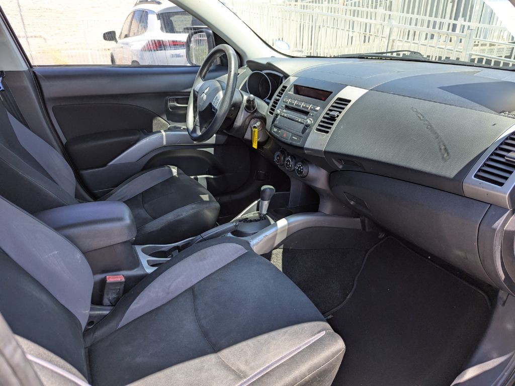 2008 Mitsubishi Outlander Image 9