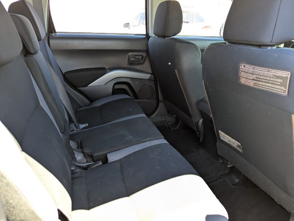 2008 Mitsubishi Outlander Image 10
