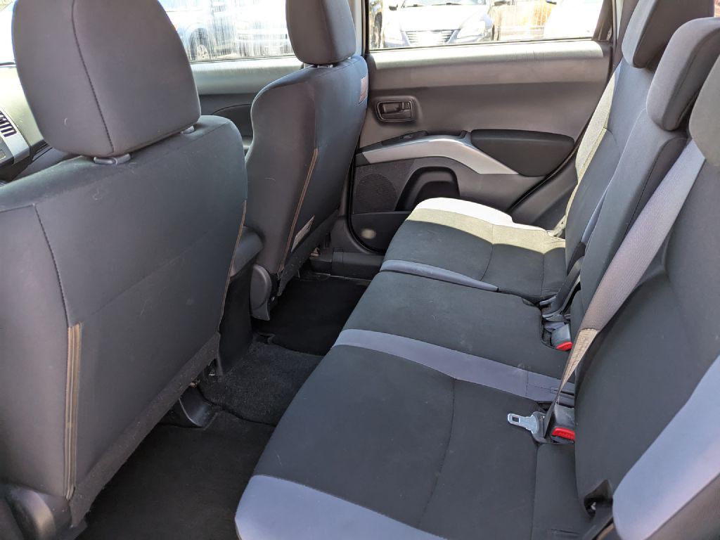2008 Mitsubishi Outlander Image 14
