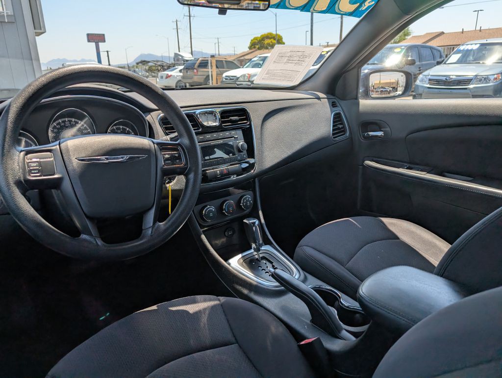 2013 Chrysler 200 Image 5
