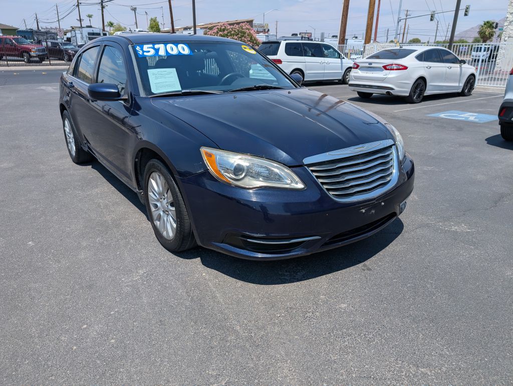 2013 Chrysler 200 Image 6
