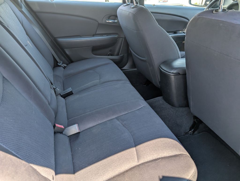 2013 Chrysler 200 Image 8