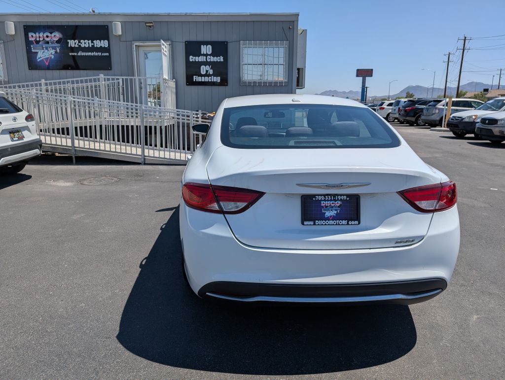 2015 Chrysler 200 Image 2