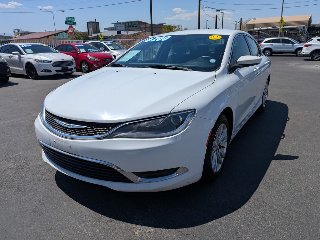 2015 Chrysler 200 Image 4