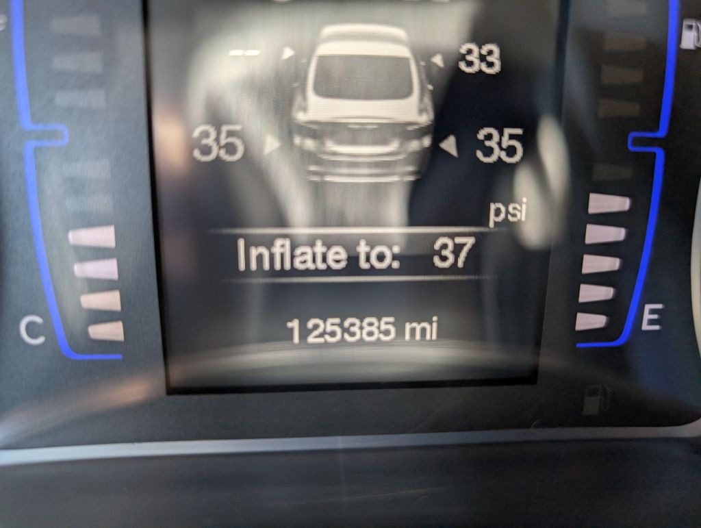 2015 Chrysler 200 Image 8
