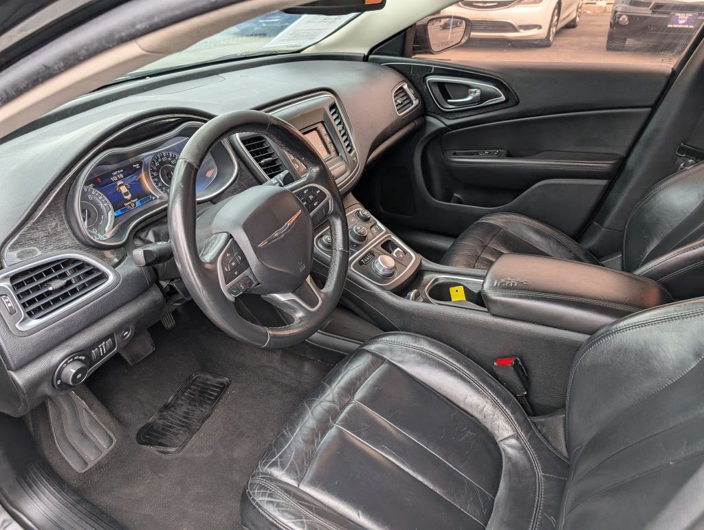 2015 Chrysler 200 Image 7
